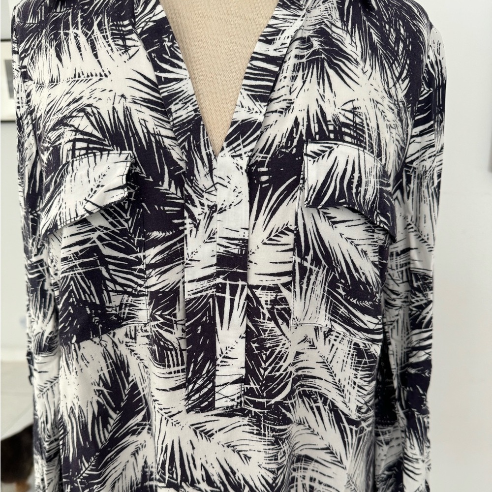 Splendid Blouse Leaf Patterned Sleeves Pockets Sh… - image 2